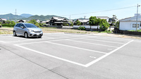ひまわり薬局新名の駐車場