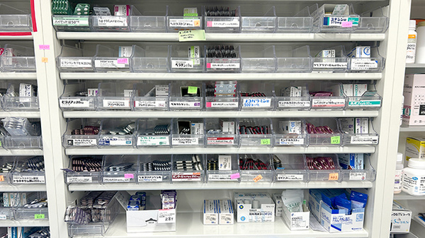 大手町薬局の薬棚