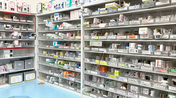 山中薬局　泉郷店の薬棚