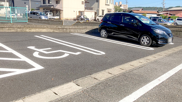 山中薬局　泉郷店の駐車場