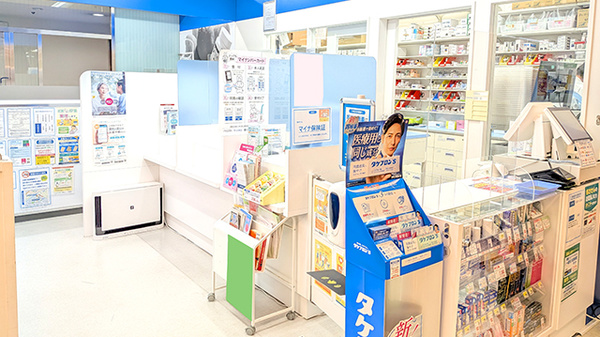 薬局トモズ柳瀬川駅前店の受付/カウンター