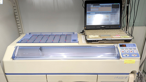 薬局トモズ柳瀬川駅前店の調剤器具