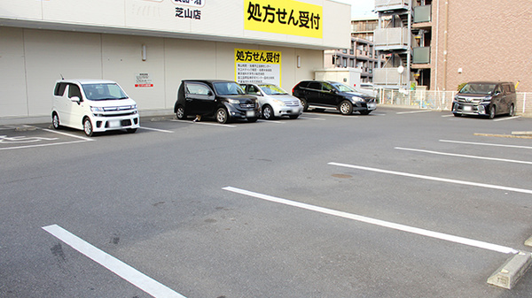 薬局くすりの福太郎　芝山店の駐車場