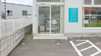 あすなろ調剤薬局　開成店の入口