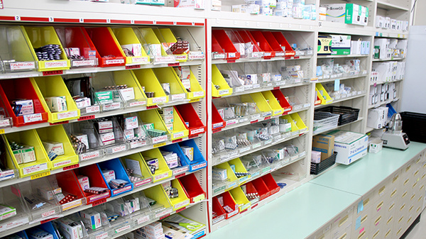 あすなろ調剤薬局　開成店の薬棚