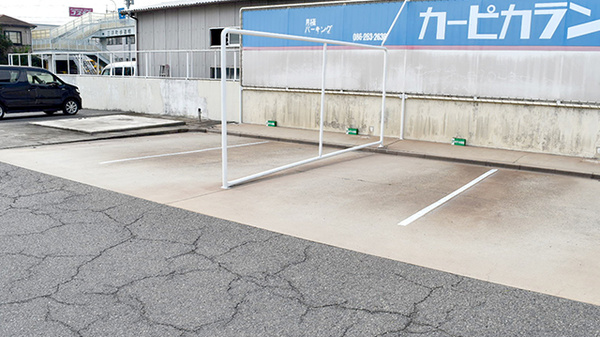 ゆずりは薬局三浜店の駐車場