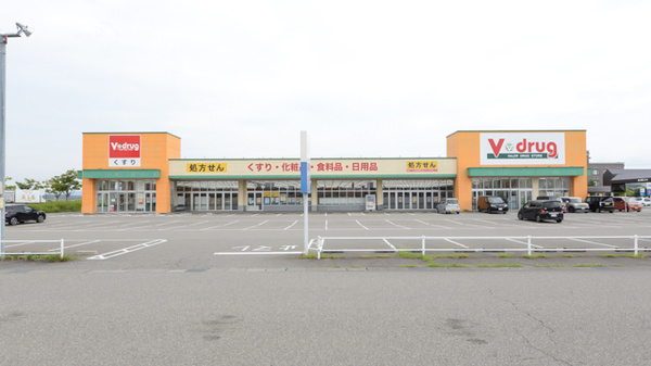 V・drug　小松東薬局の外観