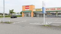 V・drug　小松東薬局の駐車場