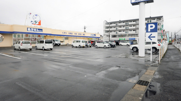ユタカ薬局 彦根高宮の駐車場