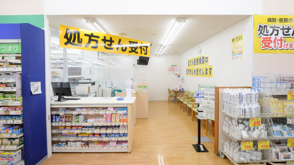 スギ薬局　牛巻店の入口