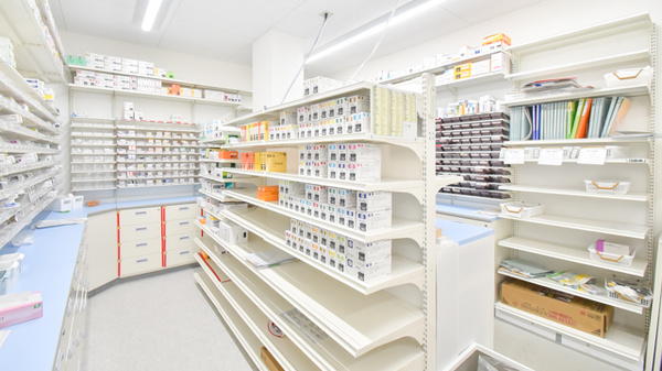 スギ薬局 南千里店の調剤室