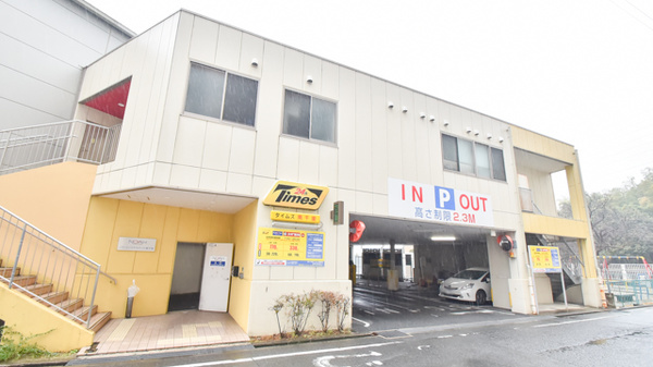 スギ薬局 南千里店の駐車場