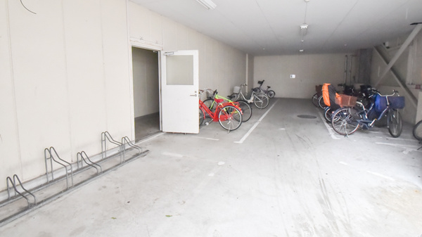 スギ薬局 南千里店の駐輪場