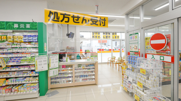 スギ薬局 滝ノ水店の入口