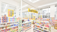 スギ薬局　旭中宮店の入口