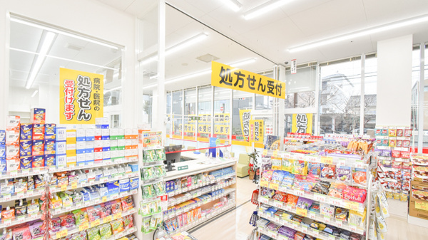 スギ薬局　旭中宮店の入口