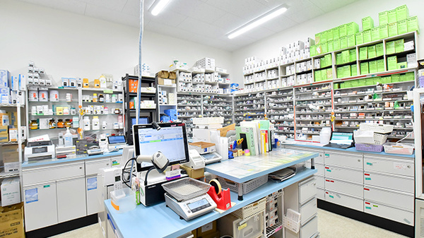 サエラ薬局 わらび店の調剤室