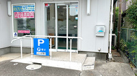 よつば薬局の入口