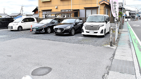 けんしん薬局の駐車場