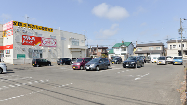 調剤薬局ツルハドラッグ手稲前田6条店の駐車場