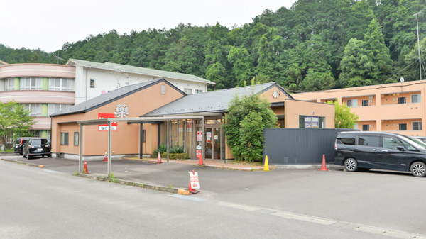 V・drug　稲口薬局の外観