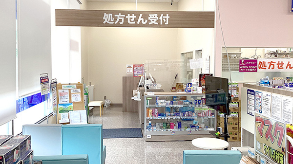 マルエ薬局 中之条店の入口
