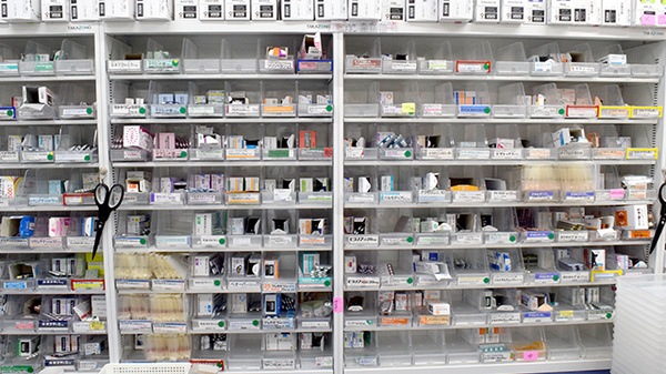康仁薬局　ほおずき通り店の薬棚