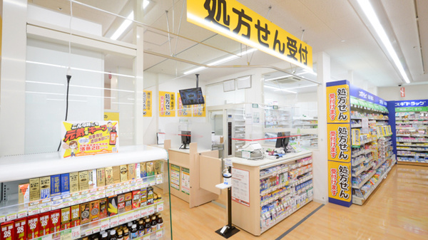 スギ薬局 岸部店の入口