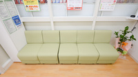 スギ薬局 岸部店の待合スペース