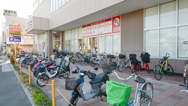 スギ薬局 岸部店の駐輪場