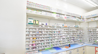 スギ薬局 八尾福万寺店の薬棚