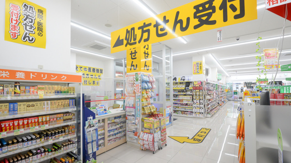 スギ薬局 伏見御園店の入口