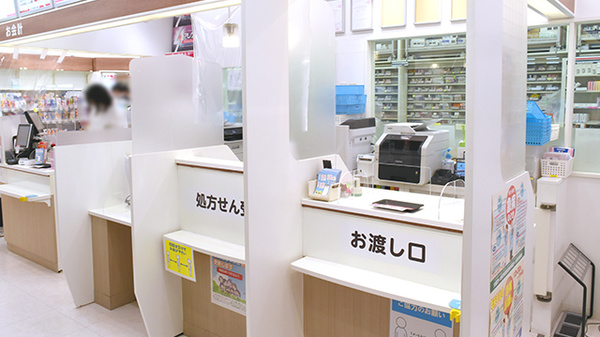 ココカラファイン薬局JR桃谷駅店の受付/カウンター