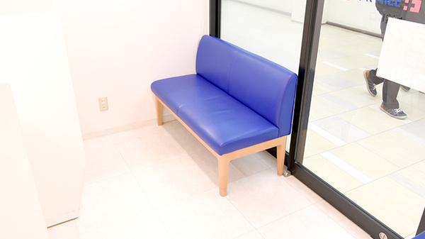 ココカラファイン薬局JR垂水駅店の待合スペース
