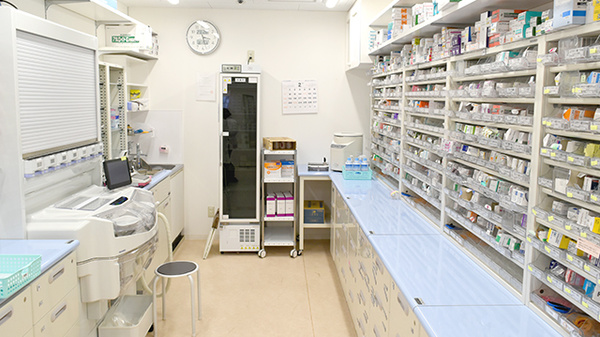 ココカラファイン薬局JR天王寺駅店の調剤室