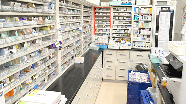 ココカラファイン薬局JR高槻駅店の調剤室