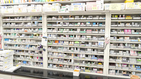 ココカラファイン薬局JR高槻駅店の薬棚