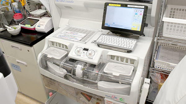 ココカラファイン薬局JR高槻駅店の調剤器具