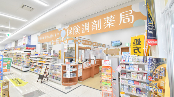 調剤薬局ツルハドラッグ盛岡盛南店の入口