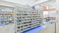 調剤薬局ツルハドラッグ　平岸店の薬棚
