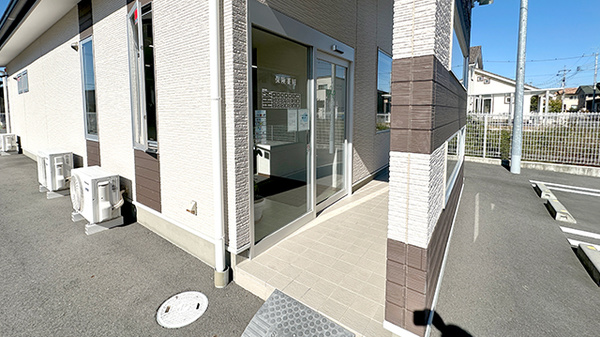 いろは薬局　井野店の入口
