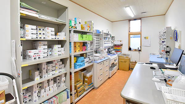 すわ調剤薬局 豊町店の調剤室