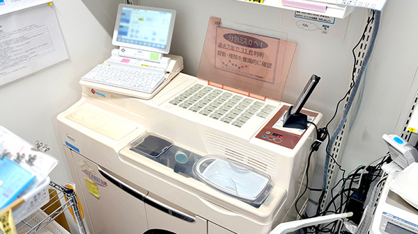 薬局トモズ日吉店の調剤器具
