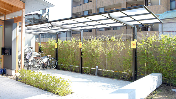 エン薬局西京極店の駐輪場
