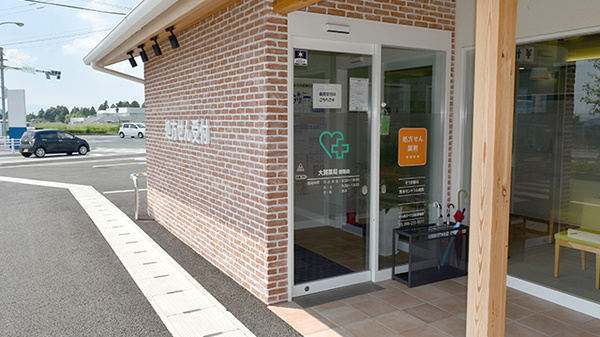 大賀薬局　菊陽店の入口