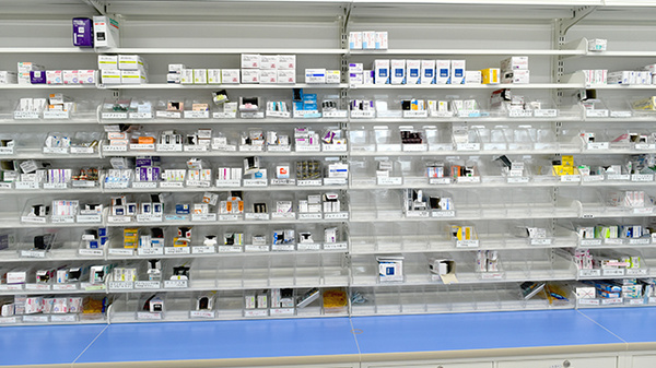 大賀薬局　菊陽店の薬棚