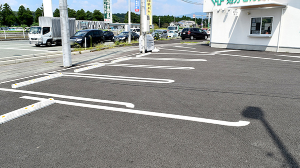 大賀薬局　菊陽店の駐車場
