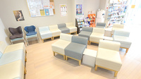 大賀薬局　いまきいれ総合病院前店の待合スペース