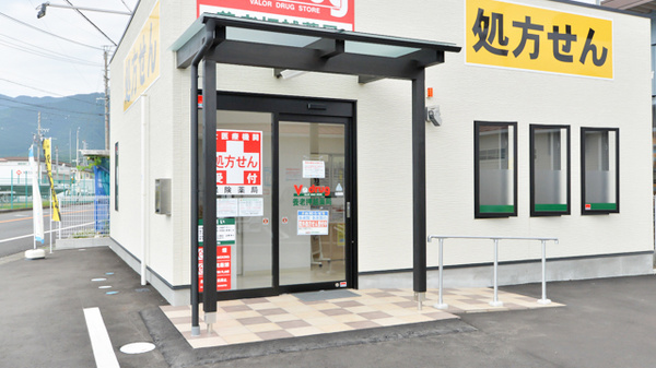 V・drug　養老押越薬局の入口