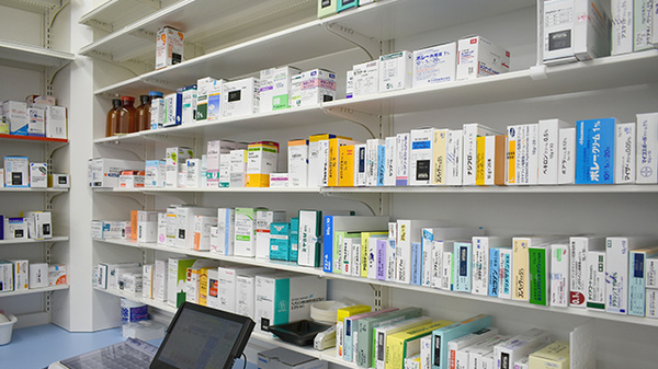 ハッピー薬局　川津店の薬棚